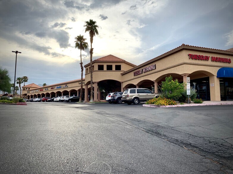 8500-8564 Del Webb Blvd, Las Vegas, NV à louer - Photo du bâtiment - Image 3 de 4