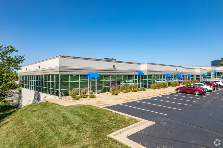 7810-7900 NW 100th St, Kansas City, MO à louer - Photo du bâtiment - Image 3 de 24
