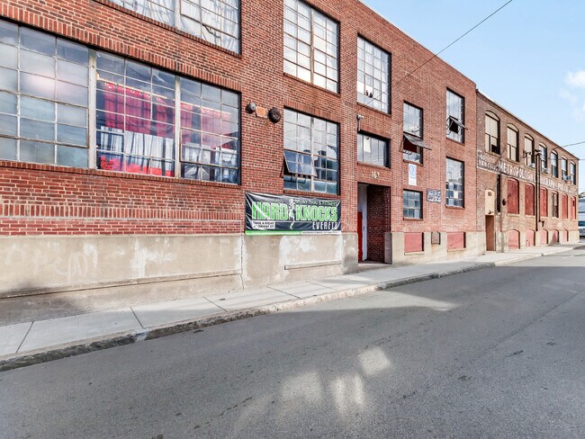 Plus de détails pour 165-167 Bow St, Everett, MA - Bureau, Industriel à louer