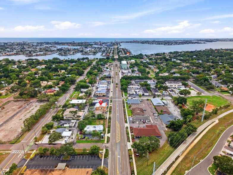7024 Central Ave, Saint Petersburg, FL à louer - Photo du bâtiment - Image 2 de 38