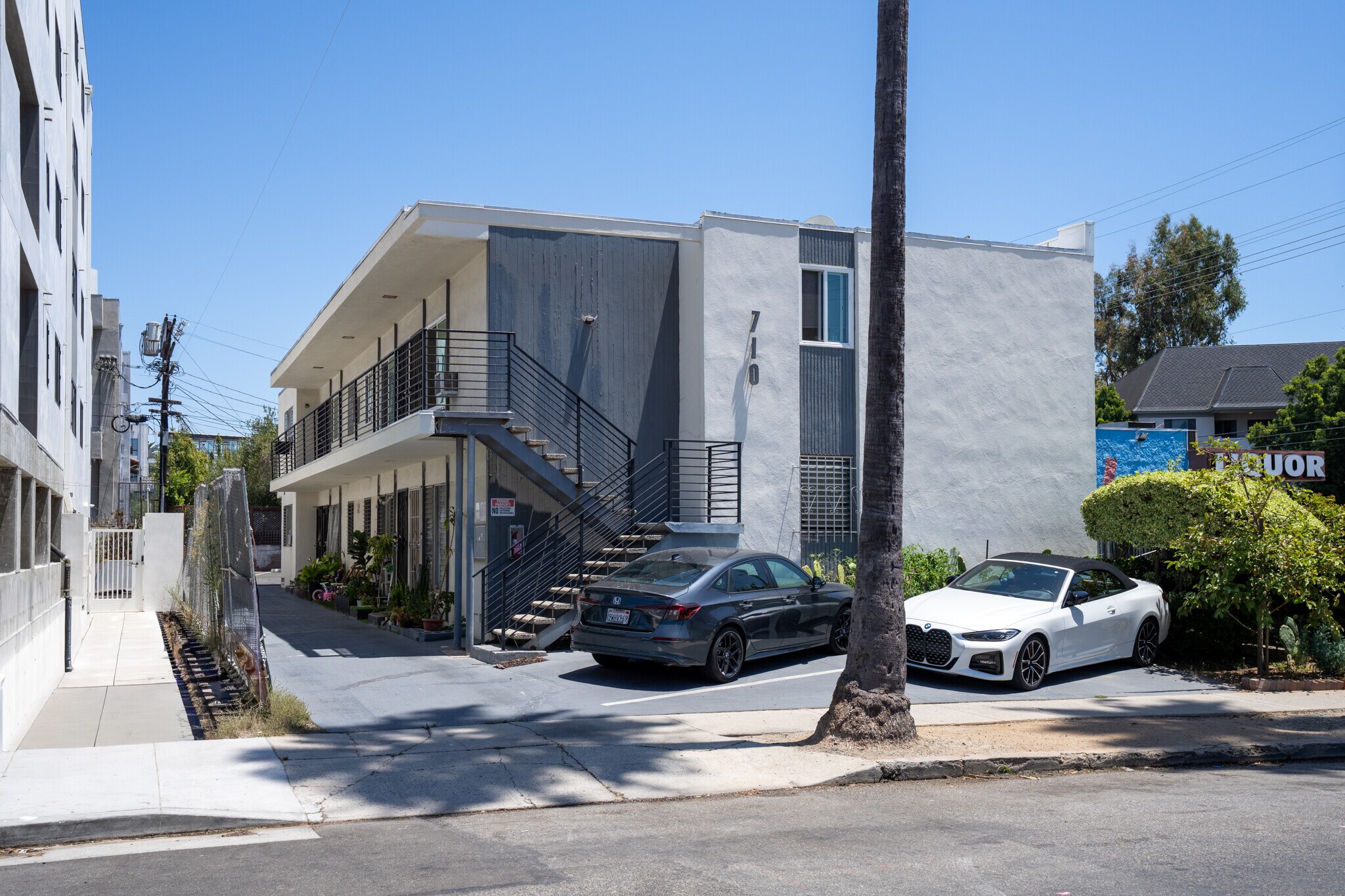 710 N Hudson Ave, Los Angeles, CA à vendre Photo principale- Image 1 de 15