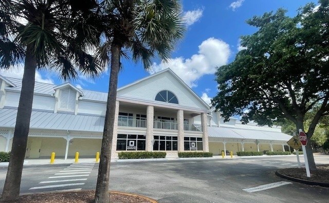 2325 SW Martin Hwy, Palm City, FL à louer Photo du bâtiment- Image 1 de 9