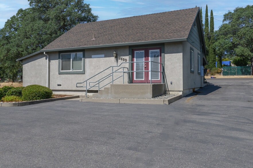 2690 Victor Ave, Redding, CA à vendre - Photo du bâtiment - Image 2 de 16