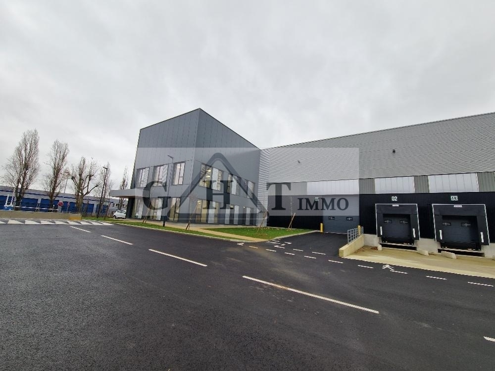 Industrial in La Courneuve for lease Building Photo- Image 1 of 8