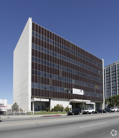 8121 Van Nuys Blvd, Panorama City, CA for sale - Primary Photo - Image 1 of 1