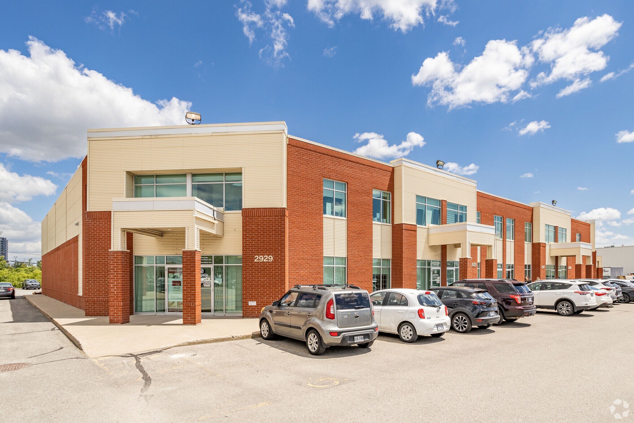 2901-2929 Rue Joseph-A.-Bombardier, Laval, QC for sale Primary Photo- Image 1 of 1