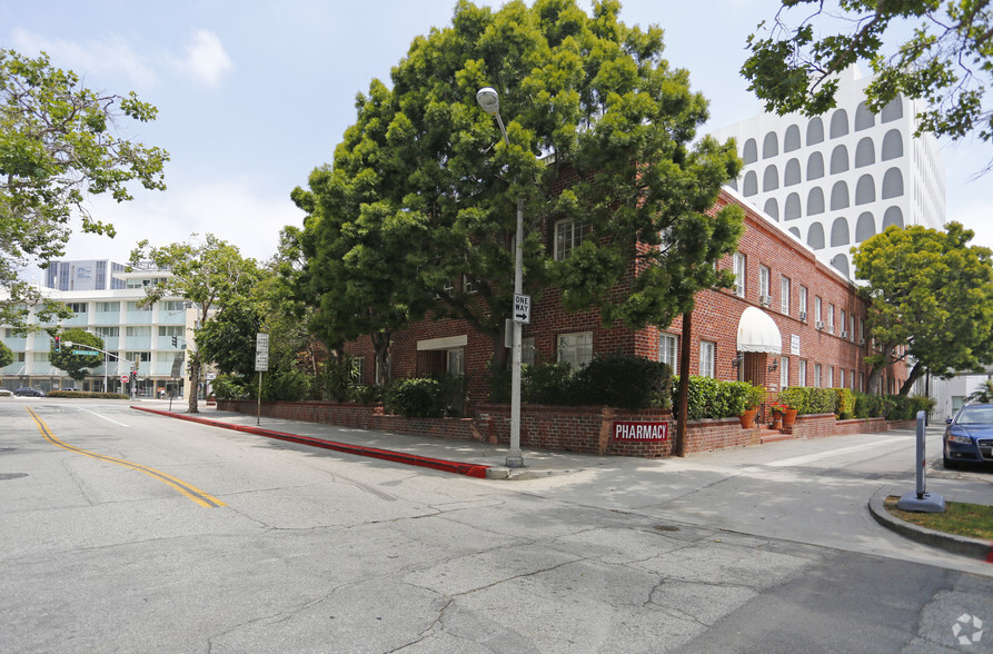 9730-9732 Wilshire Blvd, Beverly Hills, CA à louer - Photo du bâtiment - Image 2 de 3