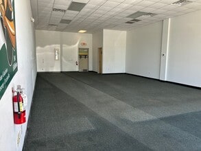 1002 Gardner Hill Dr, Jamestown, NC for lease Interior Photo- Image 2 of 2