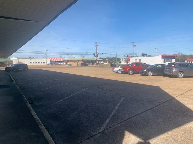 More details for 302 Alabama St, Columbus, MS - Retail for Sale