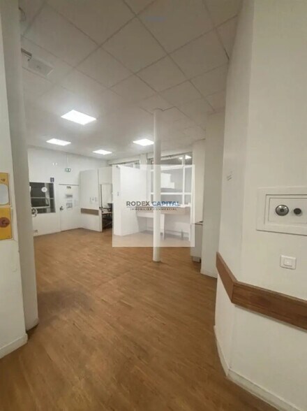 Retail in Paris for lease - Building Photo - Image 2 of 9