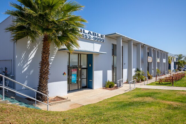 Plus de détails pour 7560-7590 Clairemont Mesa Blvd, San Diego, CA - Industriel à louer