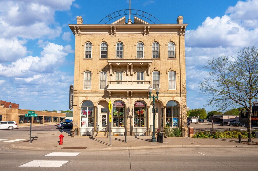 122 S Minnesota Ave, Saint Peter, MN à vendre - Photo du bâtiment - Image 2 de 49