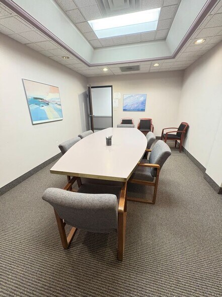 23933 Allen Rd, Trenton, MI à louer - Photo du bâtiment - Image 3 de 11