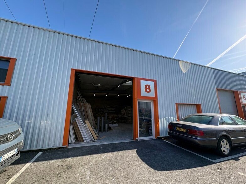 Flex in Carbon Blanc for lease - Building Photo - Image 1 of 4