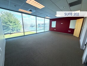 2100 S Oak St, Champaign, IL à louer Photo intérieure- Image 2 de 2