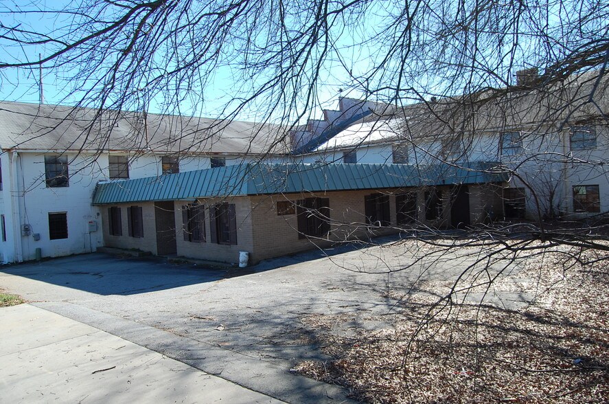 1734 E Martin Luther King Jr Dr, High Point, NC à vendre - Photo du bâtiment - Image 2 de 4