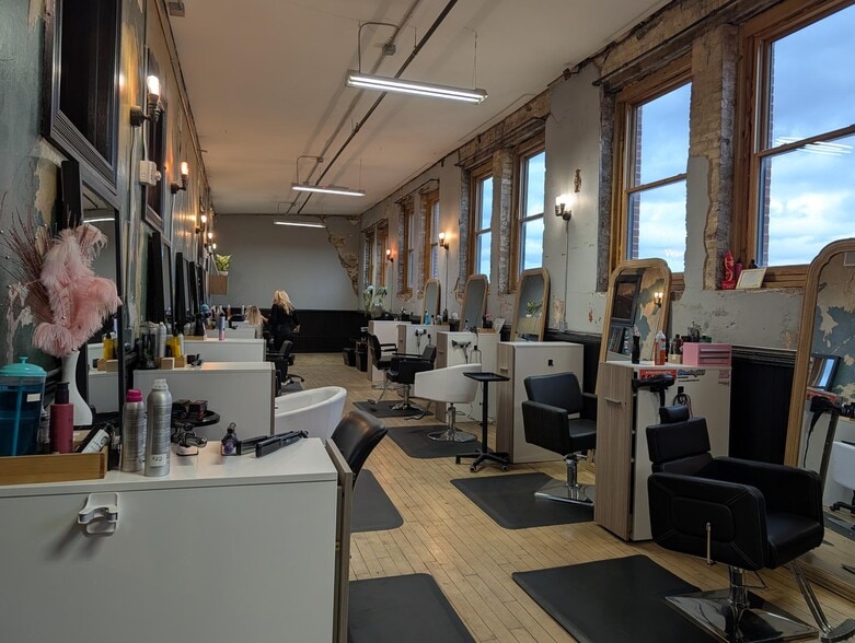 360-66 W Western Ave, Muskegon, MI for sale - Building Photo - Image 3 of 35