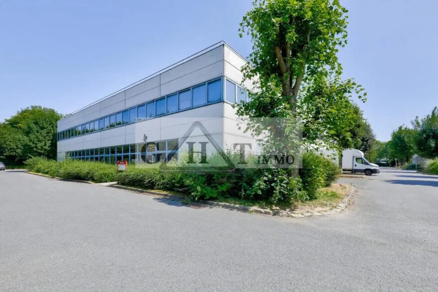 Office in Roissy-en-France for lease - Building Photo - Image 2 of 6