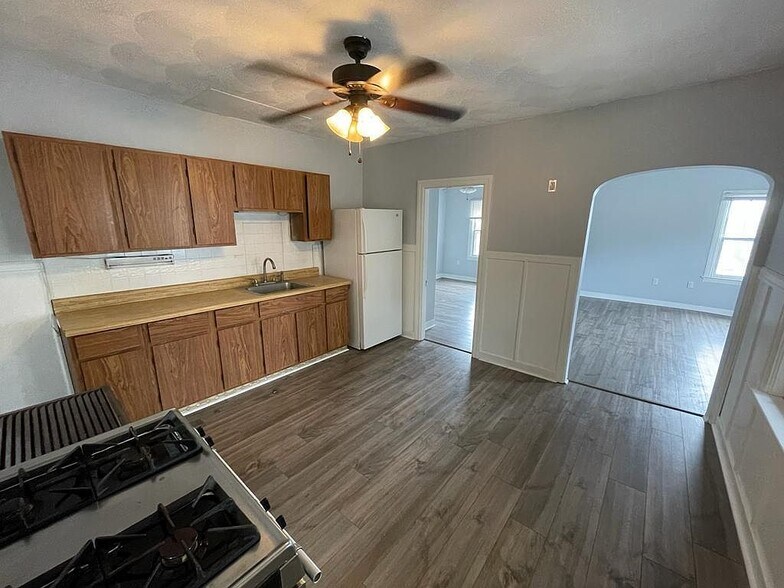 238 Newland Ave, Woonsocket, RI à vendre - Photo du bâtiment - Image 2 de 3