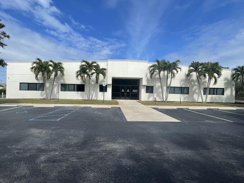 1935 SW Martin Hwy, Palm City, FL for sale - Building Photo - Image 1 of 21