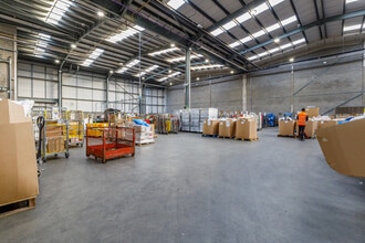 Hurricane Way, Slough à louer Photo intérieure- Image 2 de 5