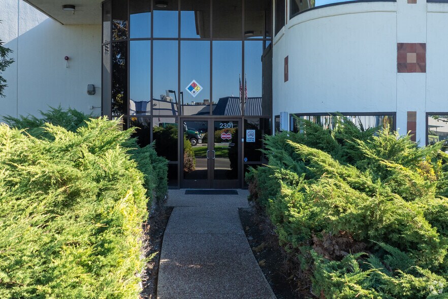 2301 Bert Dr, Hollister, CA for lease - Building Photo - Image 2 of 4