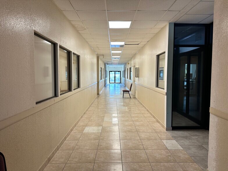 2922 N State Road 7, Margate, FL à vendre - Photo du bâtiment - Image 2 de 16