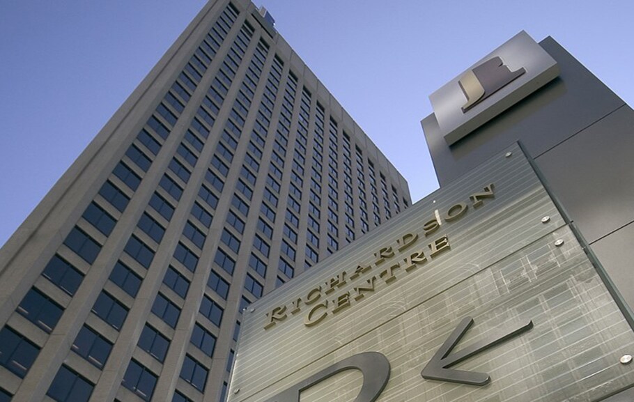 1 Lombard Ave, Winnipeg, MB à vendre Photo du bâtiment- Image 1 de 1