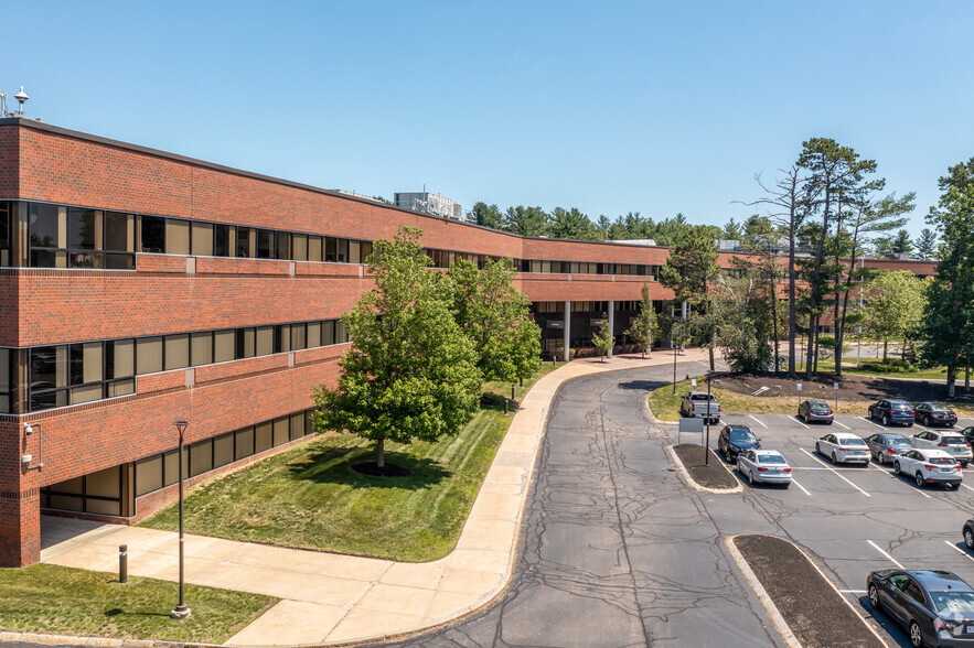 300 Apollo Dr, Chelmsford, MA for lease - Building Photo - Image 1 of 16