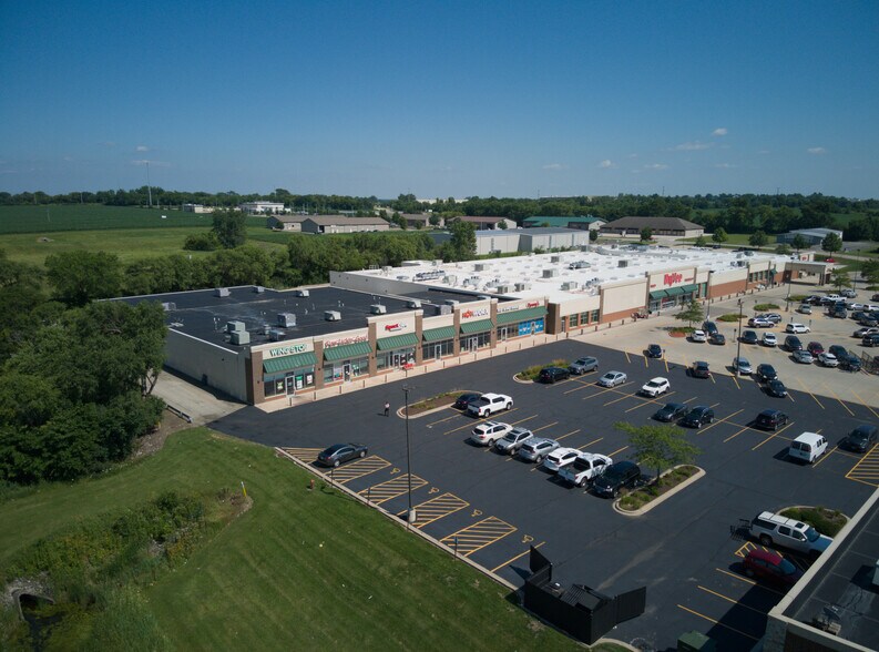 2682-2692 Dekalb Ave, Sycamore, IL for lease - Building Photo - Image 3 of 17