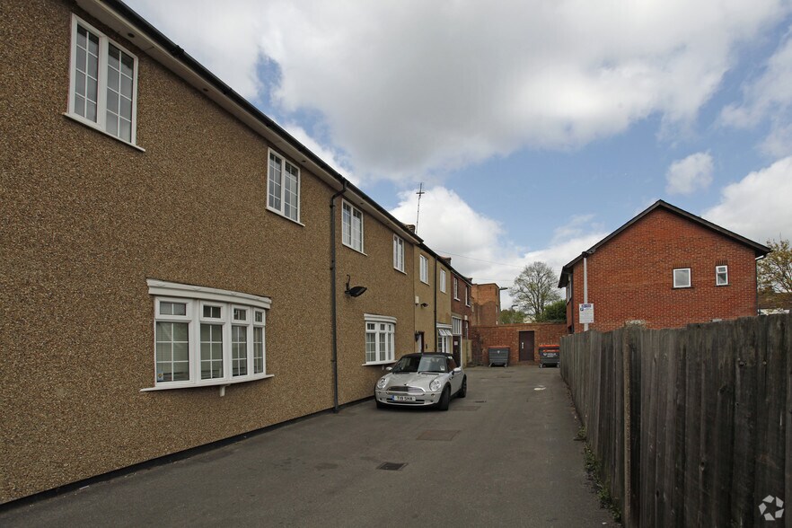 5 Castle Mews, London for lease - Building Photo - Image 2 of 2