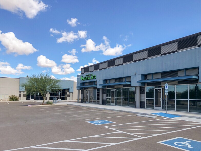 5044 Doniphan Dr, El Paso, TX à louer - Photo du bâtiment - Image 1 de 7