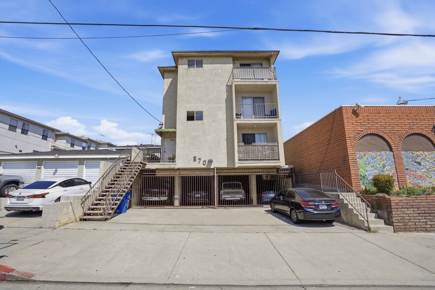 570 W 8th St, San Pedro, CA for sale - Building Photo - Image 1 of 17
