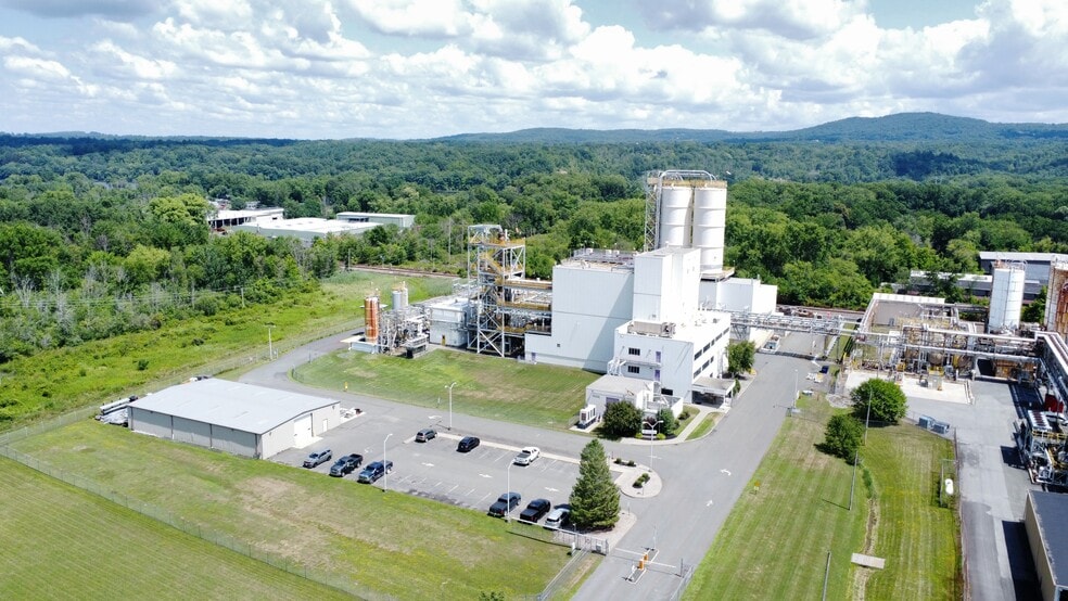 7 Schoolhouse Ln, Waterford, NY for sale - Building Photo - Image 2 of 15