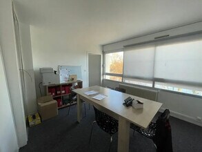 Office in Caluire-et-Cuire for lease Interior Photo- Image 2 of 5