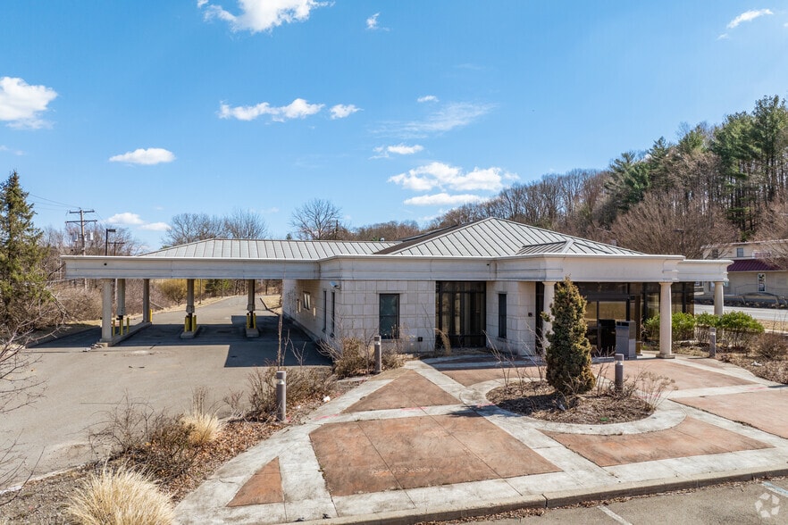 705 Milford Rd, East Stroudsburg, PA à vendre - Photo du bâtiment - Image 2 de 11