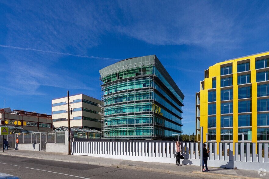 Calle Josefa Valcárcel, 40, Madrid, Madrid for lease - Building Photo - Image 3 of 4