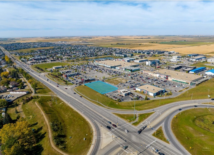 204 Veterans Blvd NE, Airdrie, AB for lease Primary Photo- Image 1 of 2