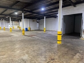 822 W Exchange Ave, Chicago, IL for lease Interior Photo- Image 2 of 5