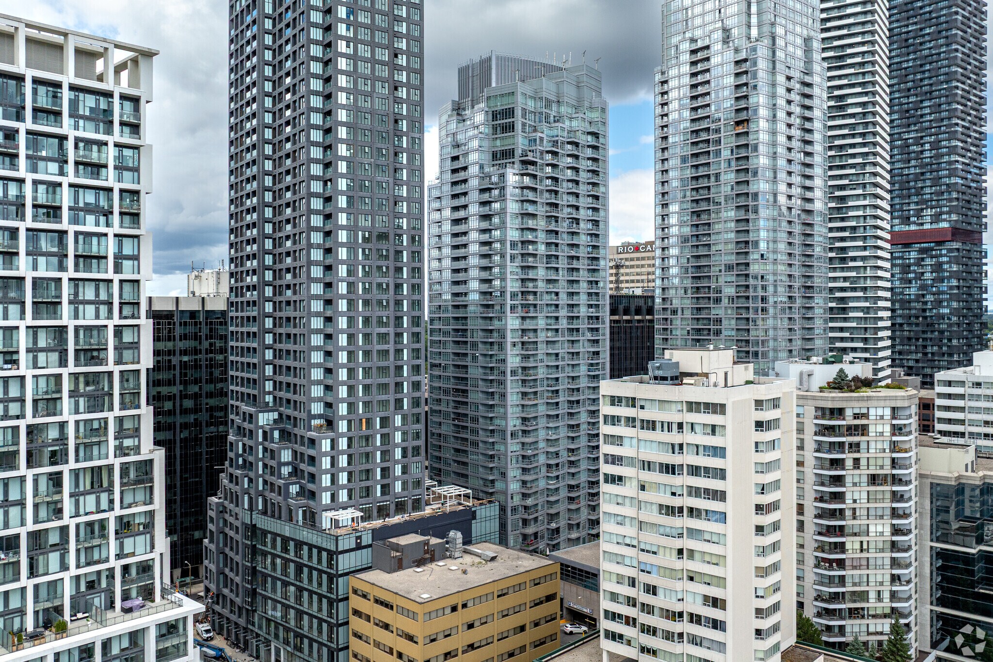 2179 Yonge St, Toronto, ON à vendre Photo principale- Image 1 de 1