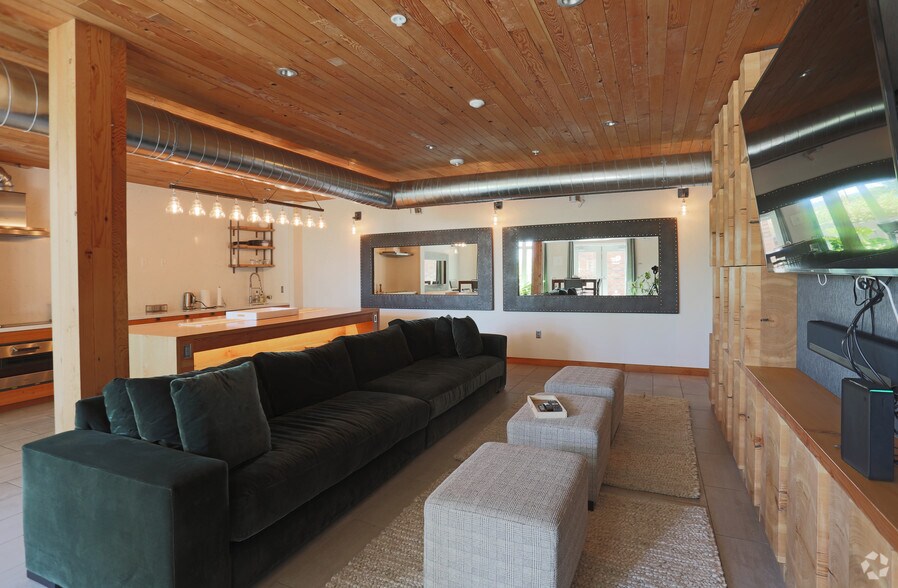 975 SE 11th Ave, Portland, OR for lease - Interior Photo - Image 2 of 7