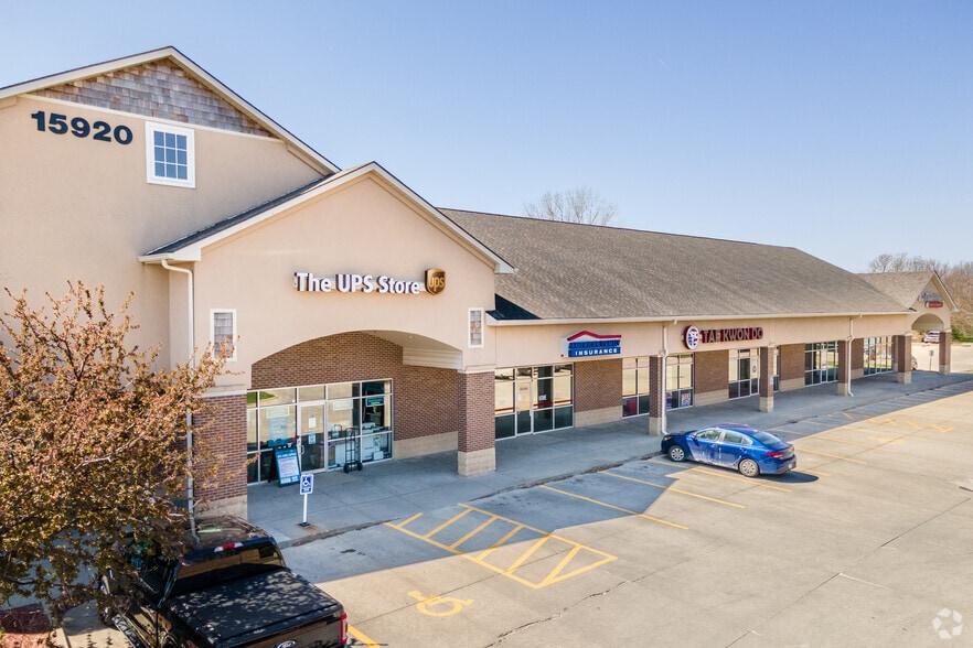 15920 Hickman Rd, Clive, IA for lease - Building Photo - Image 3 of 4