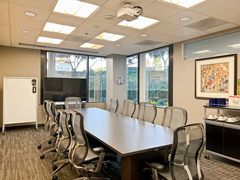 9920 Pacific Heights Blvd, San Diego, CA à louer - Photo intérieure - Image 2 de 13