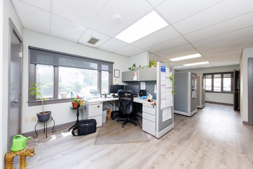 144 S Main St, Brooklyn, CT for lease - Interior Photo - Image 3 of 27