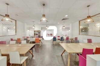 Flex in Saint-Denis for lease Building Photo- Image 1 of 3