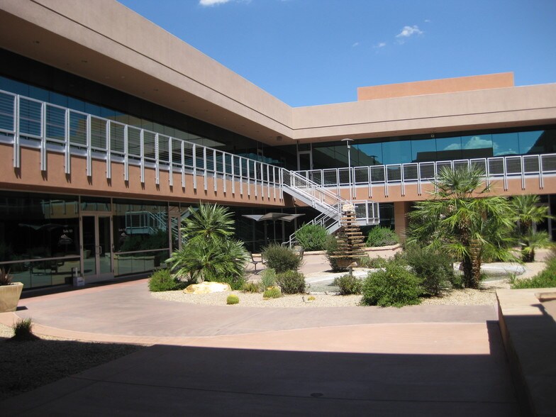 9500 E Ironwood Square Dr, Scottsdale, AZ à louer - Photo du bâtiment - Image 3 de 8