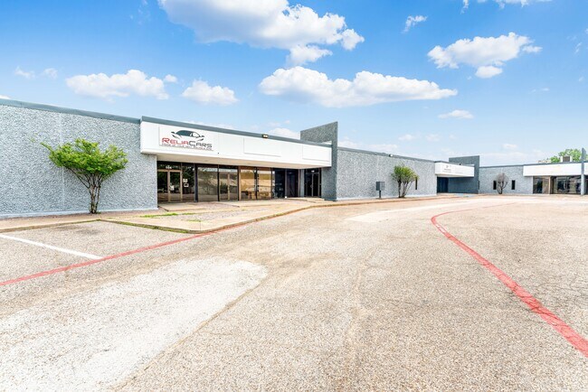 More details for 2474 Manana Dr, Dallas, TX - Flex, Industrial for Lease