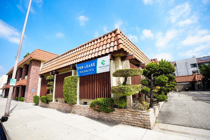 1911 W Glenoaks Blvd, Glendale, CA à louer - Photo du bâtiment - Image 3 de 11