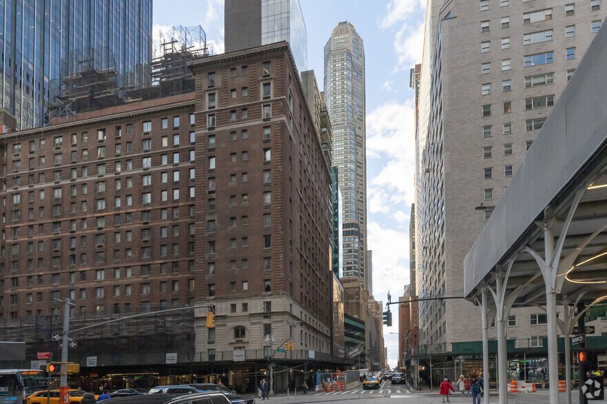 156 W 56th St, New York, NY à louer - Photo du bâtiment - Image 2 de 30