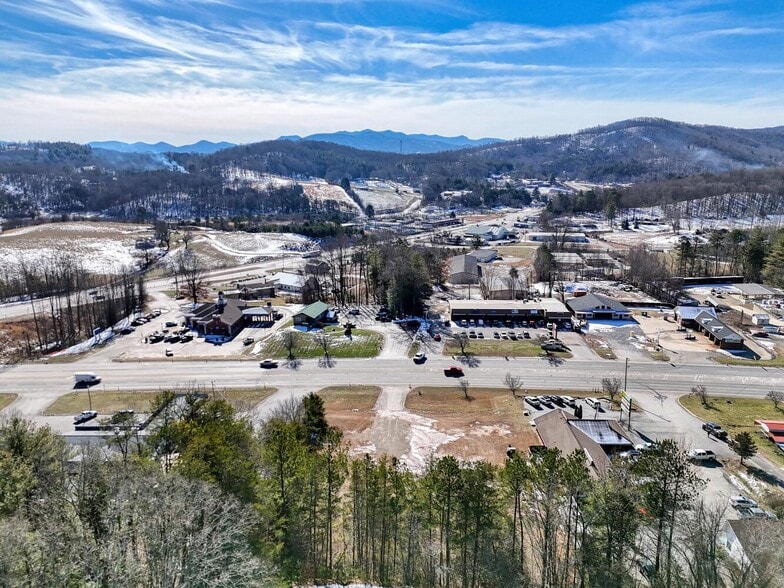 0.80 acre US Hwy 64, Hayesville, NC à vendre - Photo principale - Image 1 de 20
